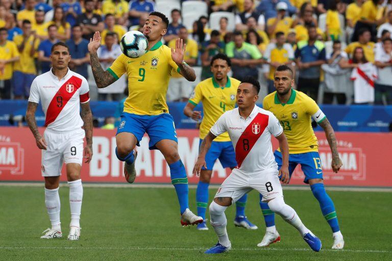 El triunfo de Brasil 5-0 a Perú le dio aire al seleccionado de Scaloni. Foto: EFE/Paulo Whitaker.