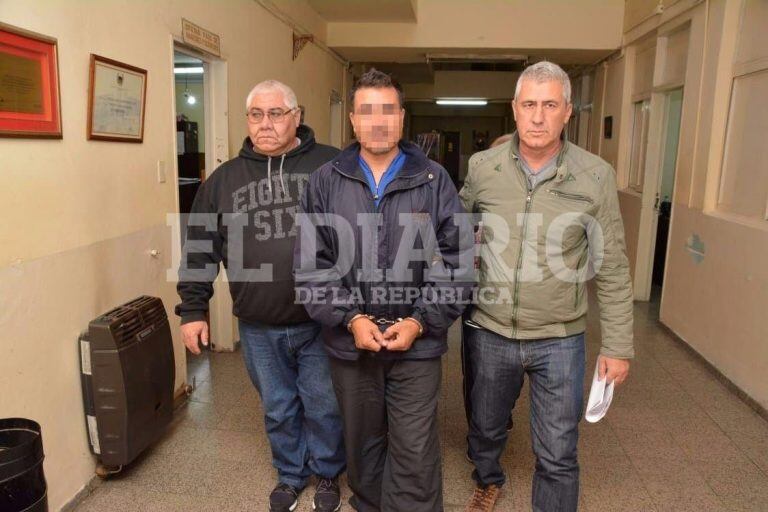 La jueza solicitó que el hombre comience un “tratamiento psicoterapéutico y de enfermedad del VIH” .