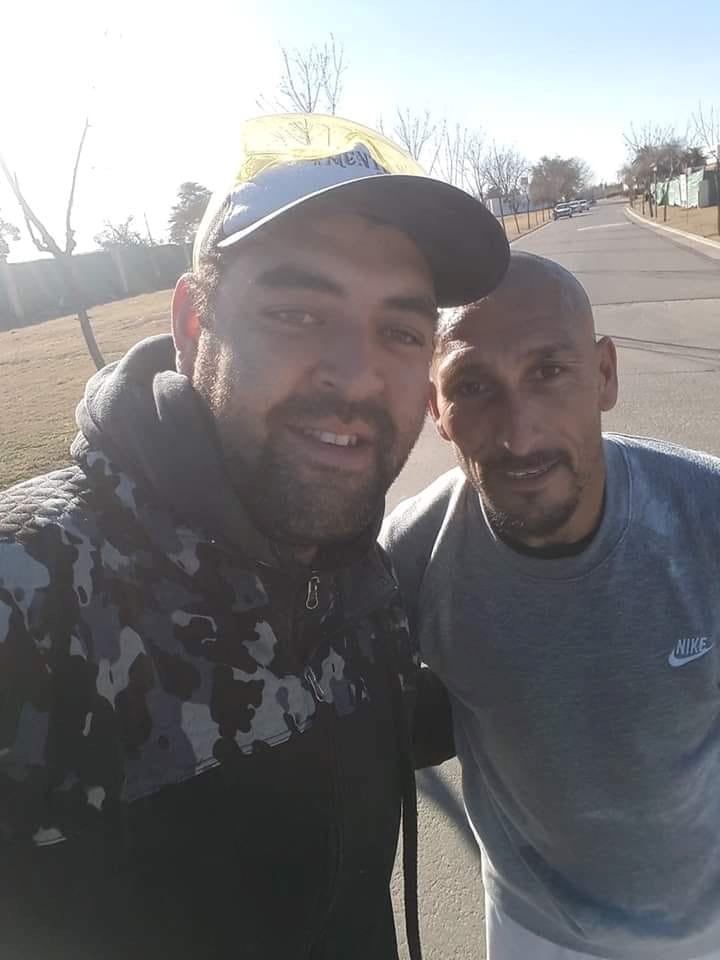 Pablo Guiñazú, el Cholo, le ayudó a dos trabajadores a pechar la camioneta que se les había quedado.