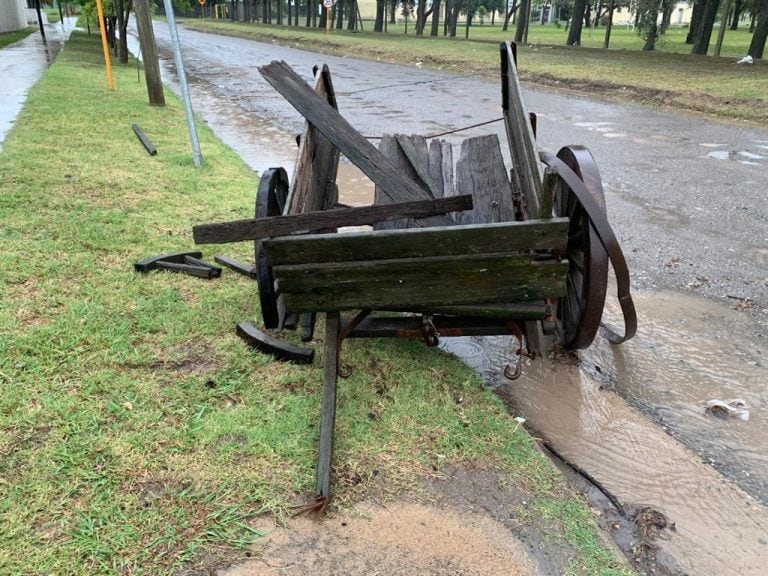 Destruyeron un carro antiguo del AGM