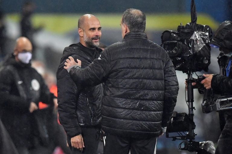 Guardiola y Bielsa (Paul Ellis/Pool via AP)