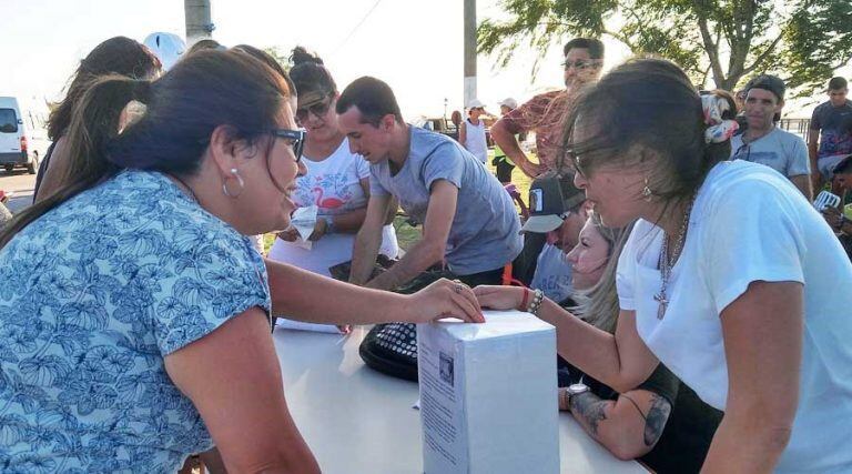 La inscripción consistía en una donación voluntaria de dinero en las urnas dispuestas para tal fin (Vía Santa Rosa)