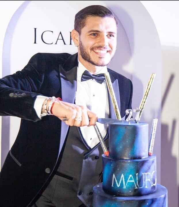 La foto que compartió Mauro Icardi en sus redes para agradecer a quienes estuvieron presentes en el festejo.