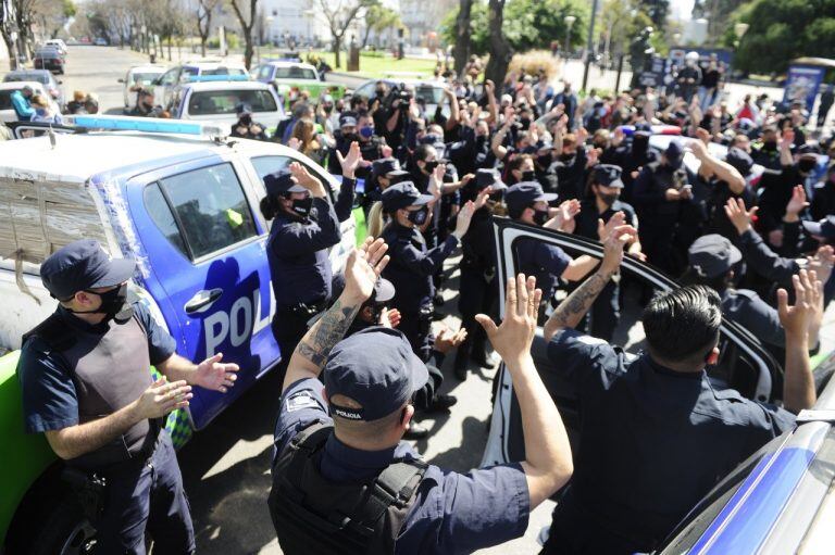 Protestas de la Policia Bonaerense en el centro de Quilmes (Foto: Clarín)