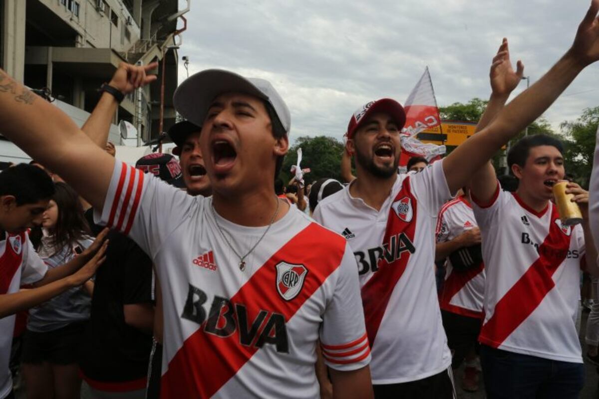 Hinchas de River volvieron a realizar un banderazo en el Monumental
