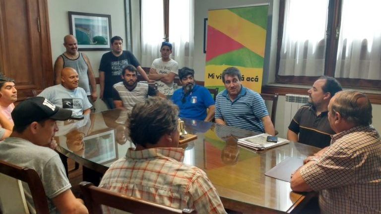 El Intendente Sánchez se reunió con trabajadores del Frigorífico Anselmo (Foto: Diario 3)