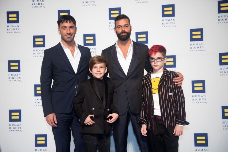 Ricky Martin y Jwan Yosef  junto a los mellizos Valentino y Matteo Martin (Web)