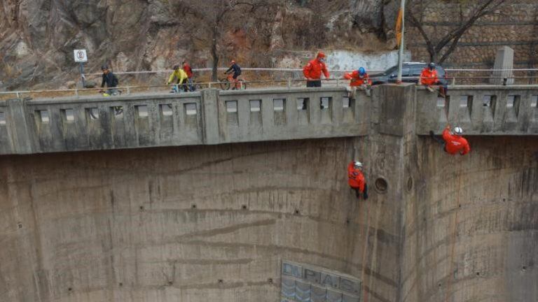 Hallaron la roca que el joven lanzó en el embudo del Dique San Roque