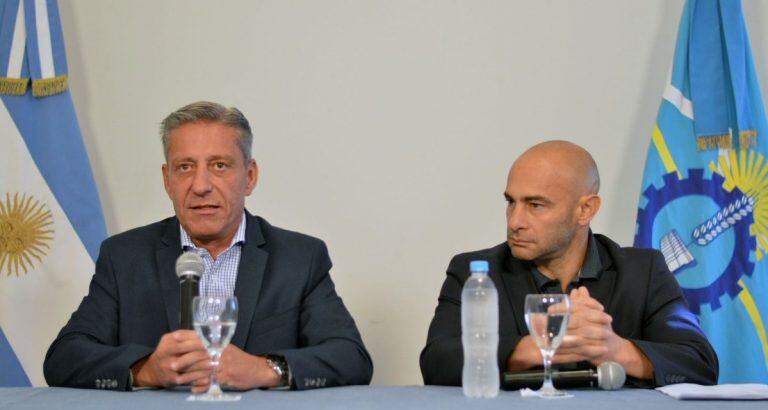 El gobernador Mariano Arcioni junto al Ministro Coordinador, Federico Massoni.