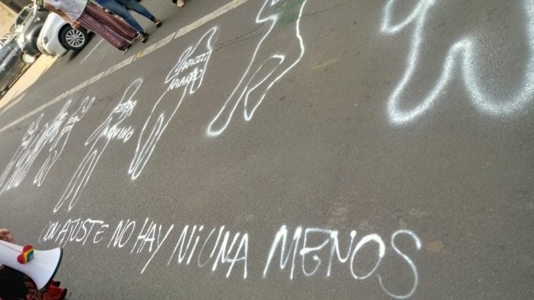 Los grafitis representan a cada una de las mujeres asesinadas en Corrientes.