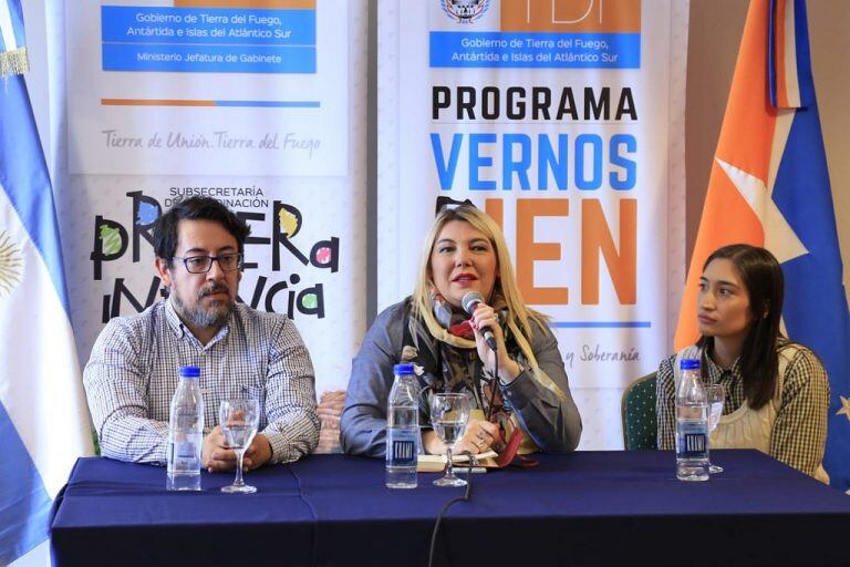 Gobernadora Bertone en la entrega del Programa "Vernos Bien"