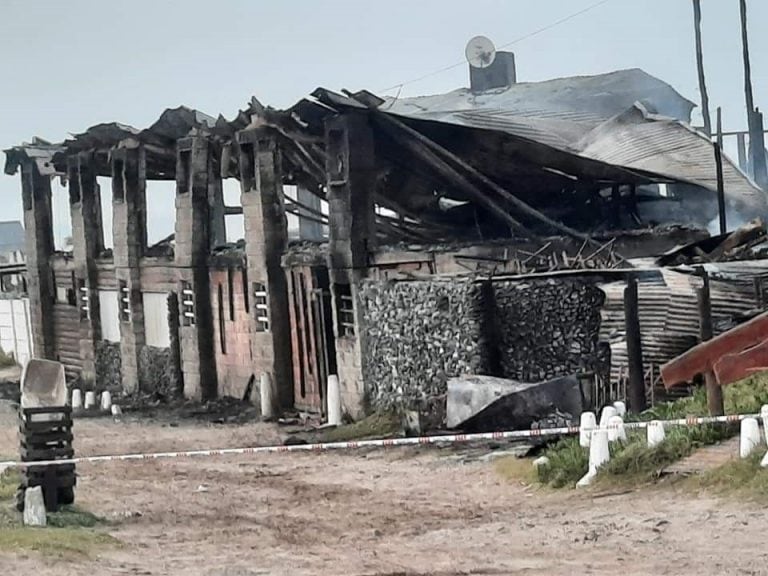 Un incendió destruyó el restaurante del balneario Costa Corvinas de Santa Clara (Foto: Web)