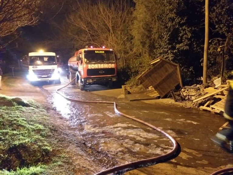 Bomberos de Saldan acuden al siniestro