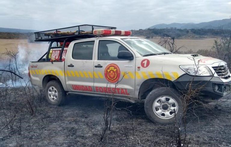 Incendio en Molinari, Cosquín. (Foto: gentileza Gonzalo / vecino local).