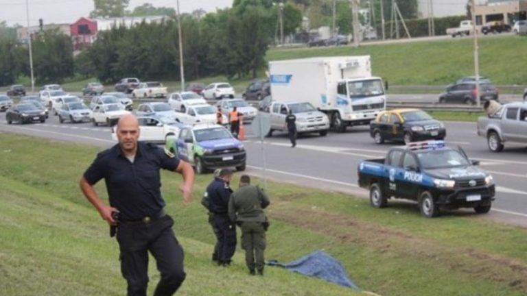 Un policía de Pilar  mató a un delincuente en la Panamericana (Web)