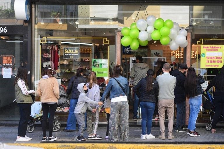 Sin distancia social ni protocolos: ferias colmadas y aglomeraciones en el conurbano bonaerense