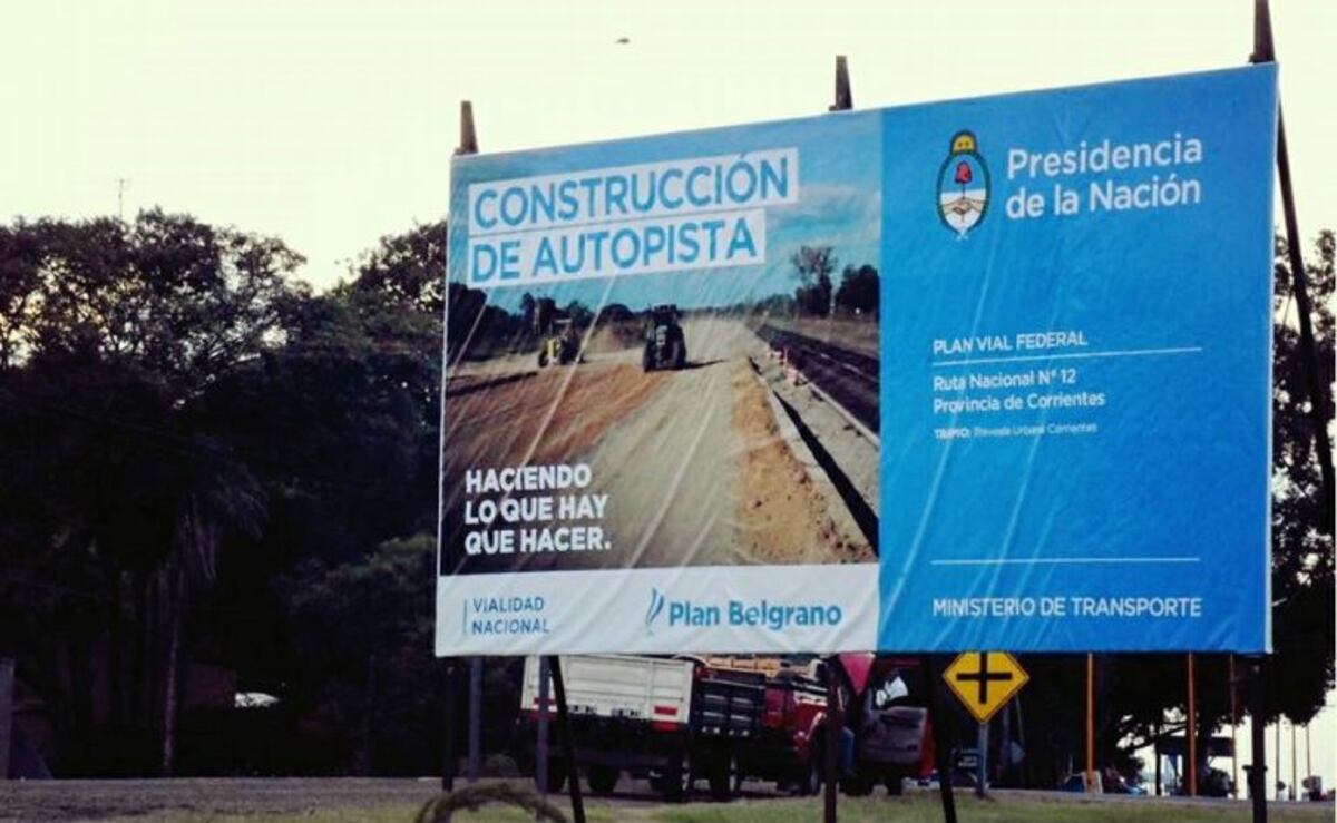 Colocan cartelería anunciando el inicio de la Autovía en la Ruta 12