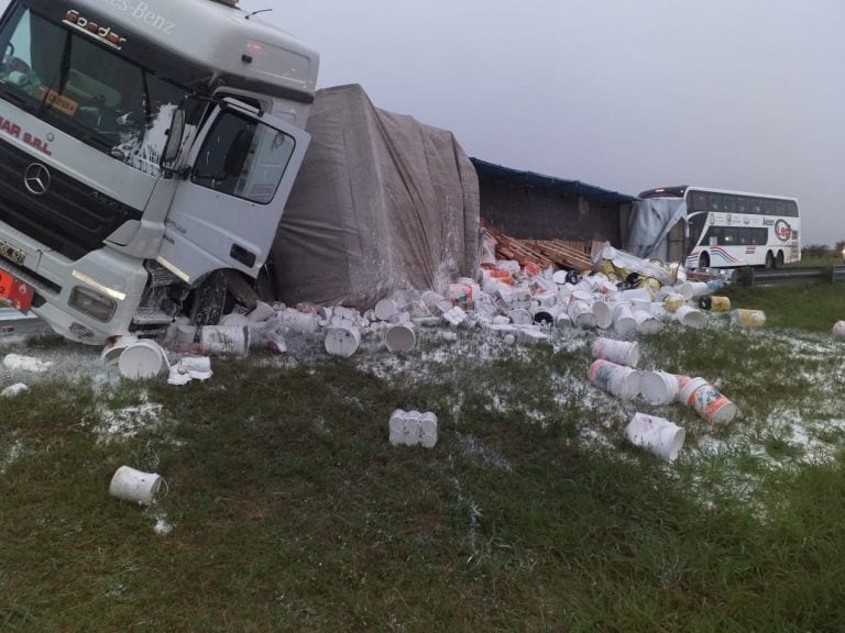 Choque autopista Córdoba Rosario - PH Bomberos Voluntarios Laguna Larga