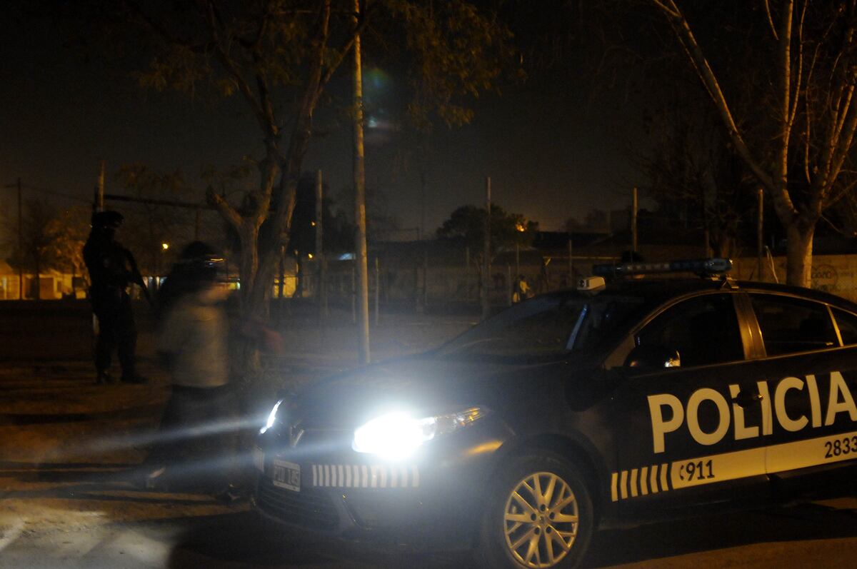 Un policía fue baleado con un arma tumbera en Las Heras