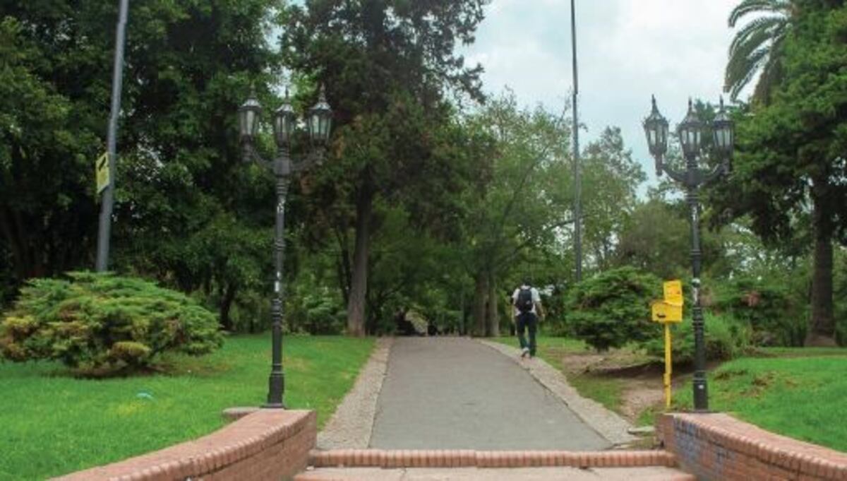 Restauran el Parque Las Heras, con más verde y luminarias