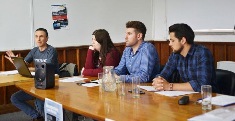 Los docentes que participaron de la mesa redonda (Vía Santa Rosa)