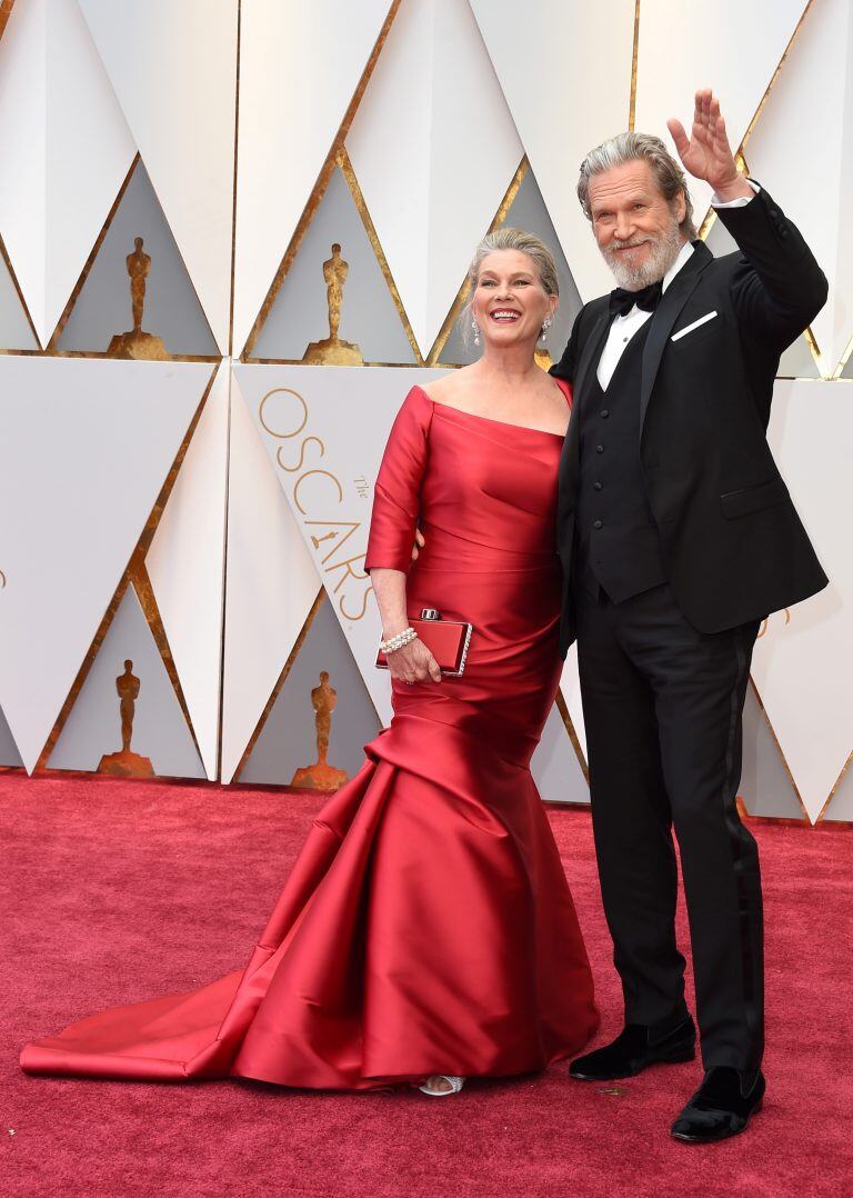 Nominee for Best Supporting Actor "Hell or High Water" Jeff Bridges (R) and Susan Geston arrive on the red carpet for the 89th Oscars on February 26, 2017 in Hollywood, California.  / AFP PHOTO / VALERIE MACON