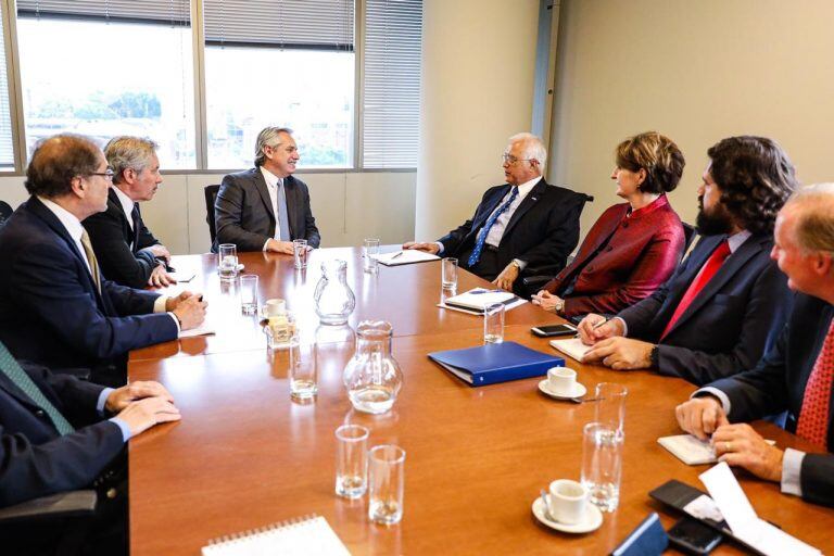 Reunión entre Alberto Fernández y Edward Prado. (crédito: prensa Alberto Fernández)