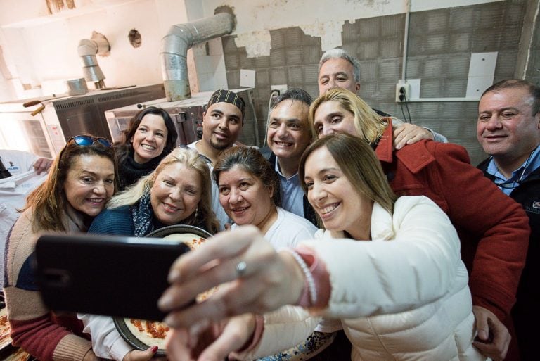 La gobernadora bonaerense, María Eugenia Vidal, y la ministra de Desarrollo Social de la Nación, Carolina Stanley, durante una visita a Mar del Plata.. 
FOTO: DYN/PRENSA CAMBIEMOS.