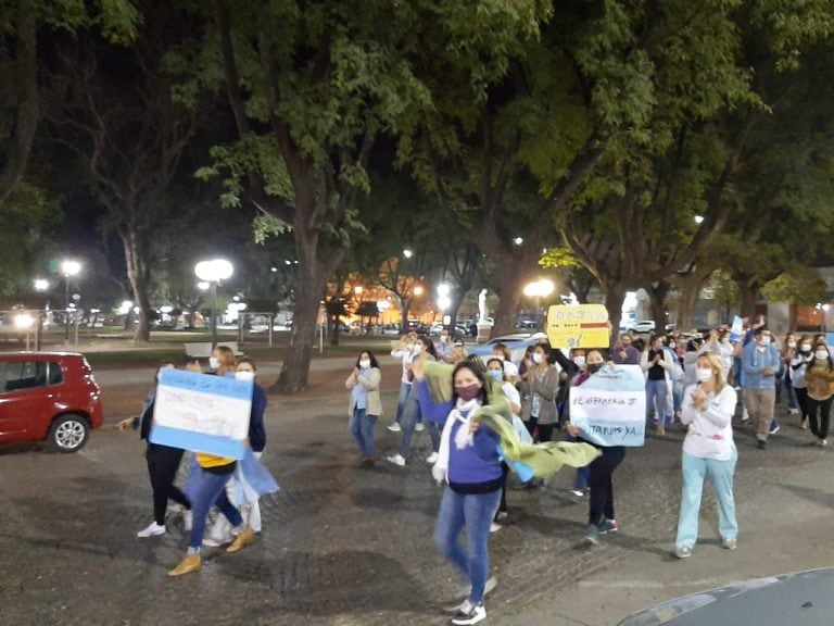 Enfermeros de Rafaela protestan por paritarias y bono