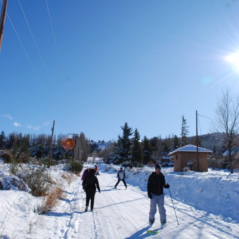 la avenida Yrigoyen hizo de pista de Ski.