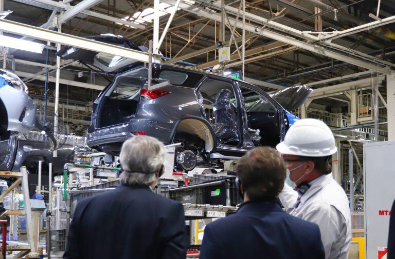 El presidente y Axel Kicillof en la planta de Toyota en Zárate (Presidencia)