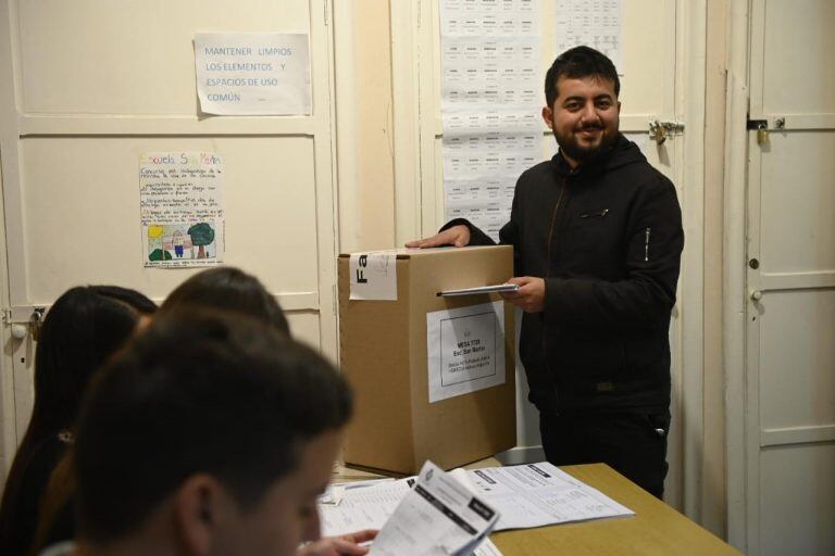 PASO: precandidatos ejercieron su derecho a voto.