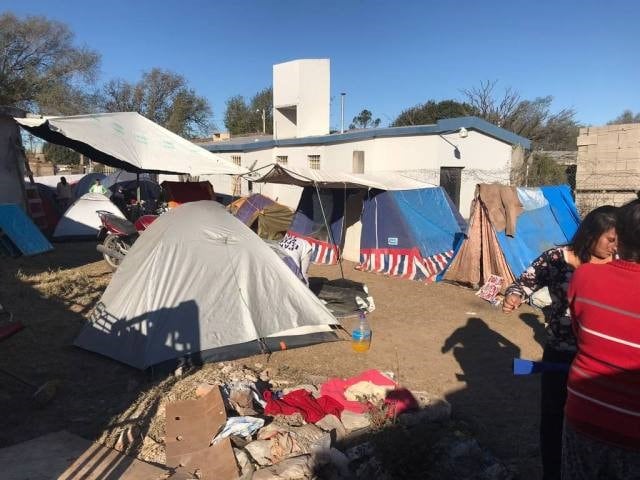 Hacinados en la capilla en Juárez Celman