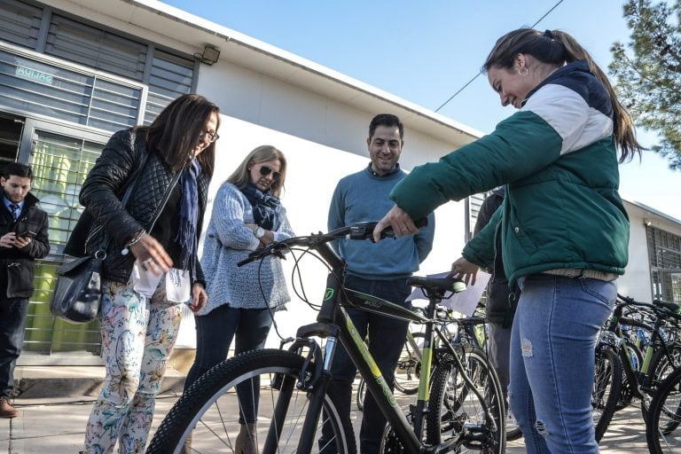 Las bicicletas son mountain bike de 24 velocidades, marca Vairo, rodado 26 y cuadro de aluminio.