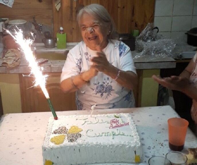 Hasta las 21 celebro Betty su cumple. La edad, no se le pregunta a una dama.