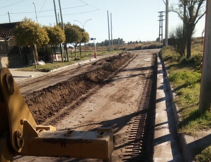 Comenzaron los trabajos de pavimentación en calle Buchardo