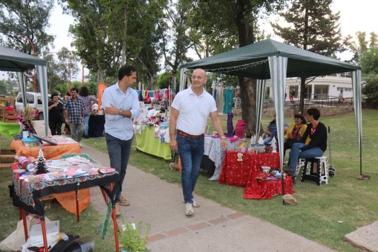 Autoridades municipales recorrieron la feria.