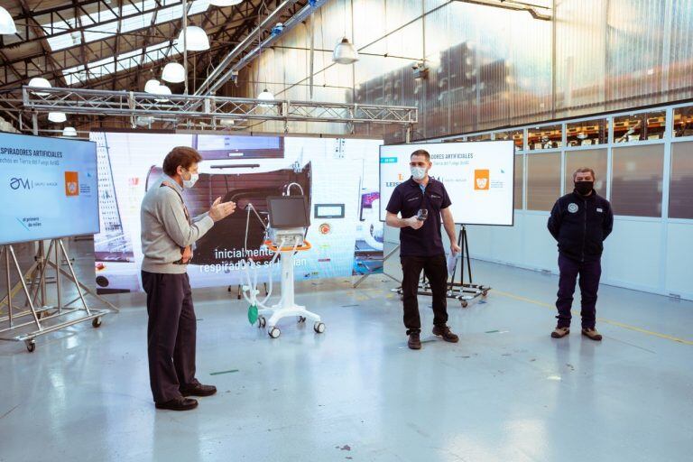 Presentación del primer respirador artificial fabricado en Tierra del Fuego.