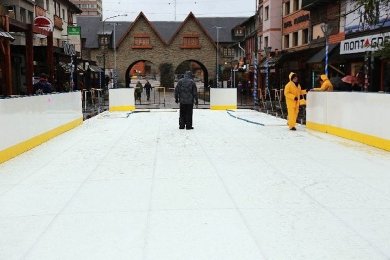 Pista de patinaje gratuita para chicos de entre 7 y 14 años.