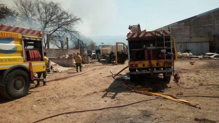 Incendio en depósito de recicladora