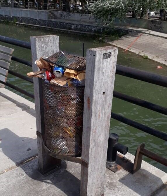 Así están los canastos en el muelle.