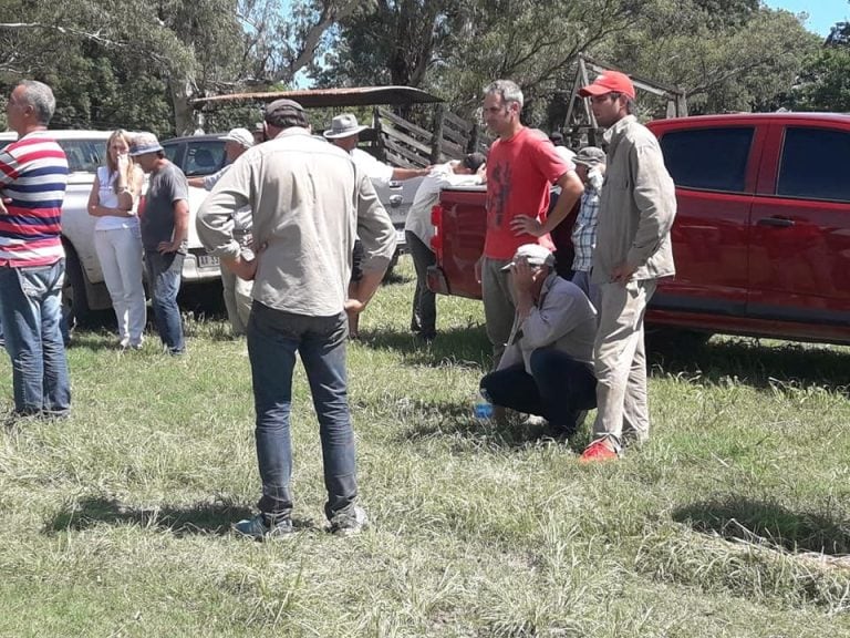 Familiares y allegados del piloto llegaron al lugar del accidente.