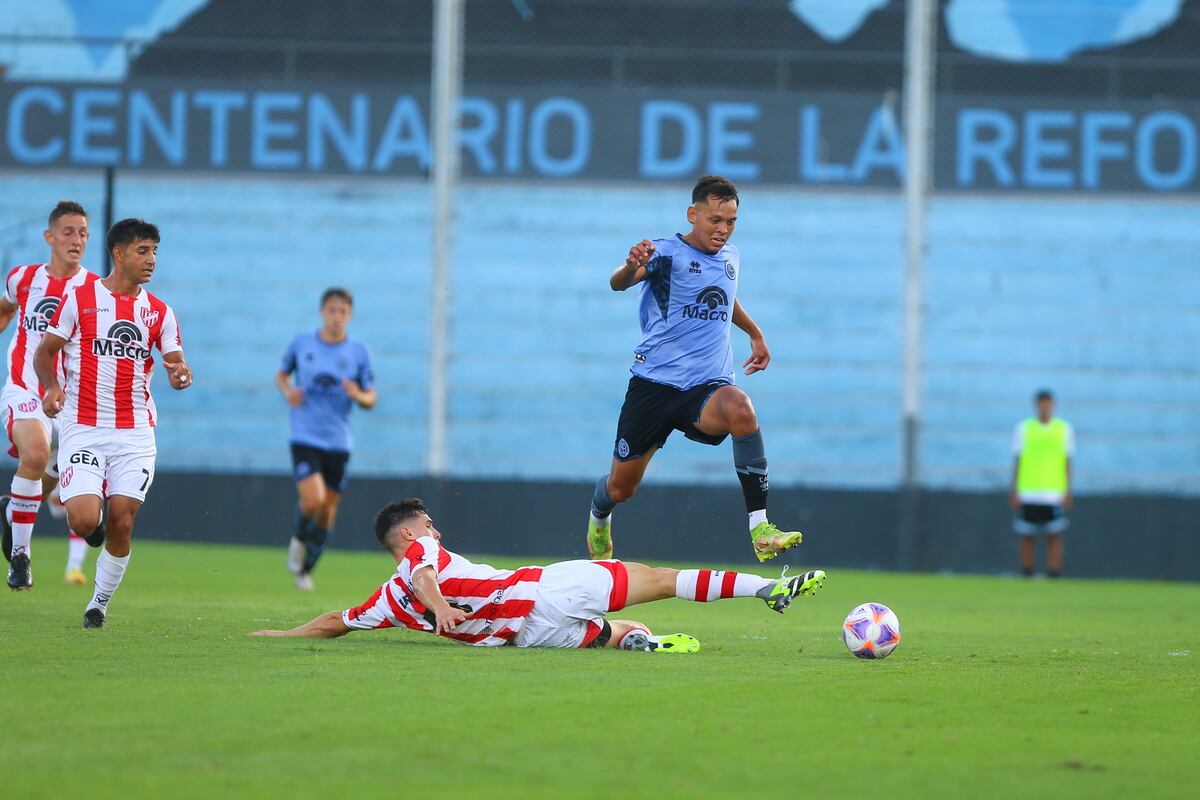 Polémica lesión: la patada de un jugador de Instituto a uno de Belgrano en la Copa Proyección