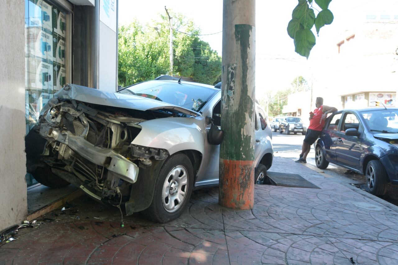 Choque en Adolfo Calle y Dorrego. (Nicolás Ríos / Los Andes)