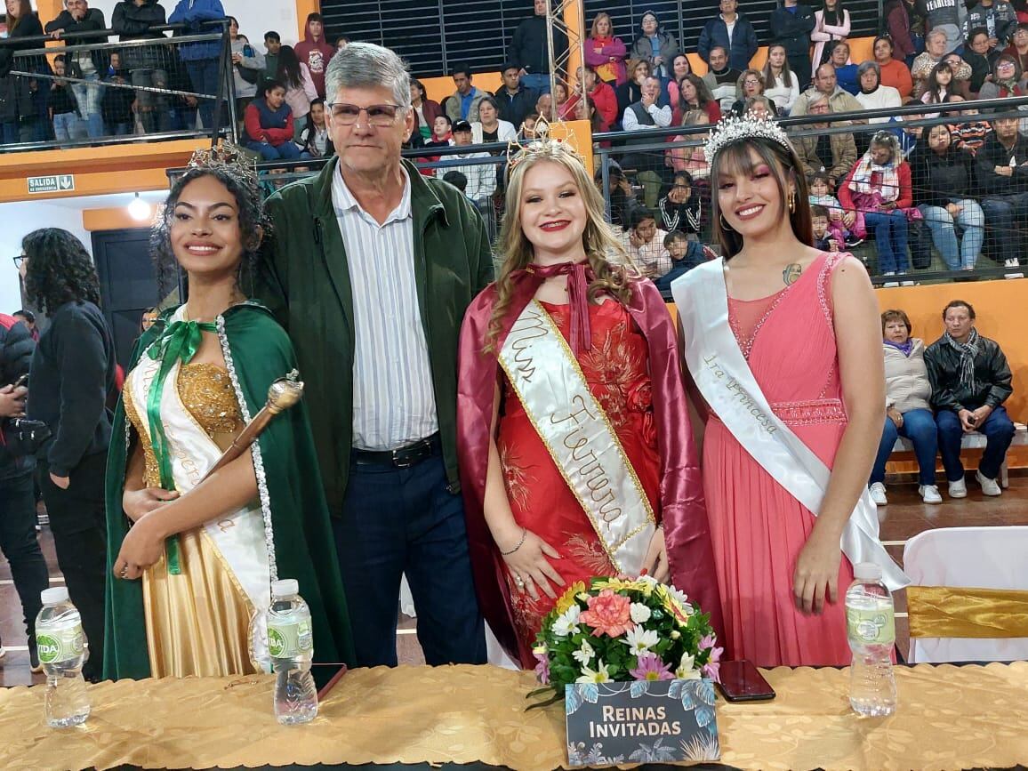 Ayer se coronó a la nueva reina de Puerto Esperanza