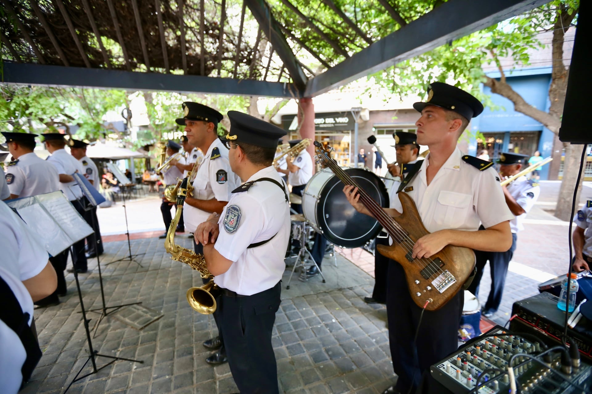 Ciclo de Conciertos de Fin de Año, la Banda de Música “Cabo 1° Gustavo Ramet” de la Policía de Mendoza se presentó con gran éxito en la Pérgola de la Peatonal Sarmiento de la Ciudad de Mendoza.