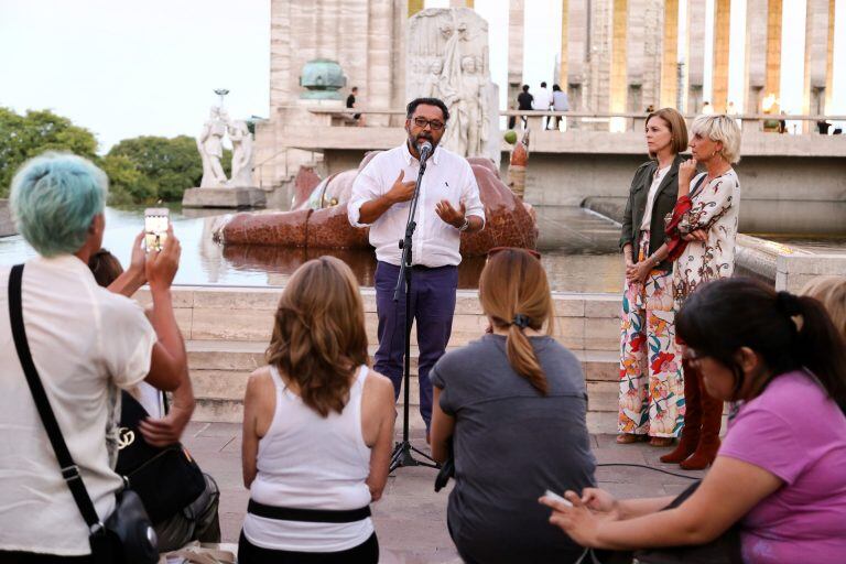 Nushi Muntaabski, autora de la obra, estuvo en el acto inaugural.