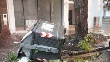 En algunos sectores las ráfagas de viento llegaron a los 120 km por hora.