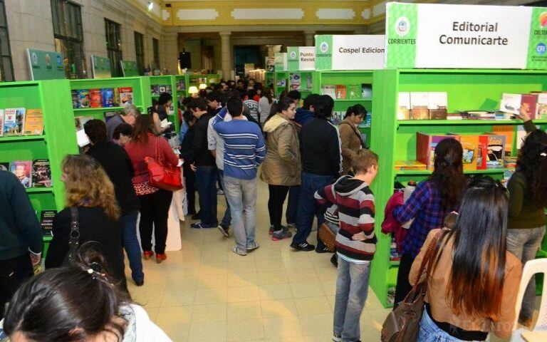 Con más de 100 actividades, comienza la Feria del Libro en Corrientes