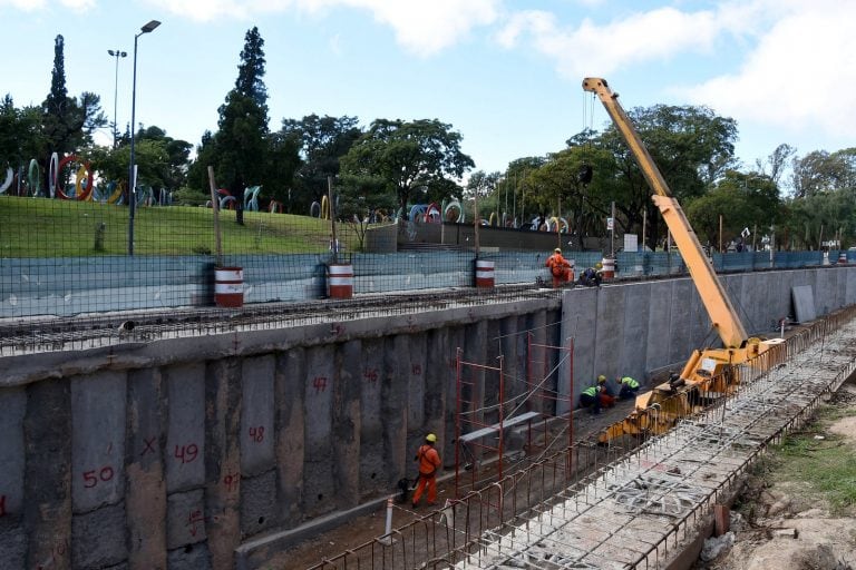 Colocan los muros del túnel.